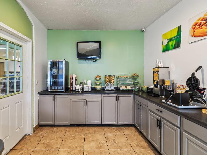 Quality Inn & Suites Salina National Forest Area image