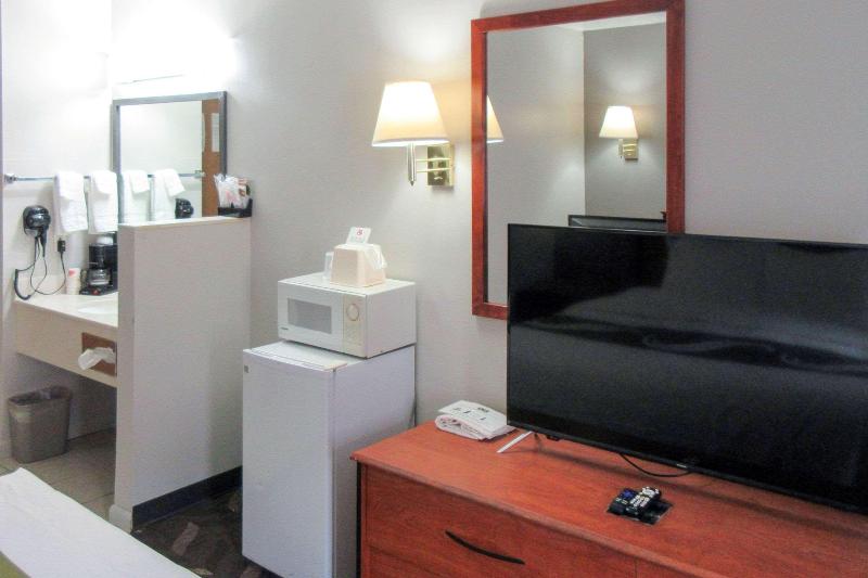 Quality Inn & Suites Salina National Forest Area image
