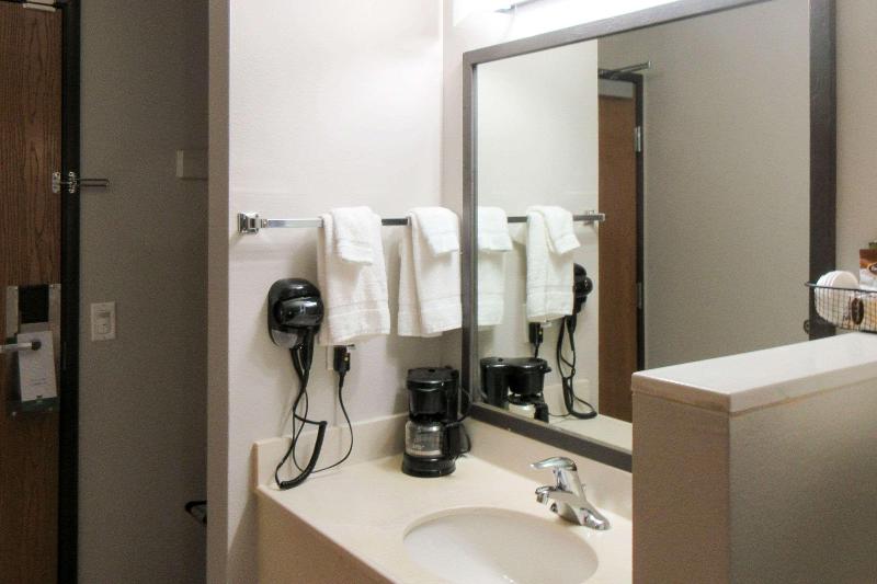 Quality Inn & Suites Salina National Forest Area image