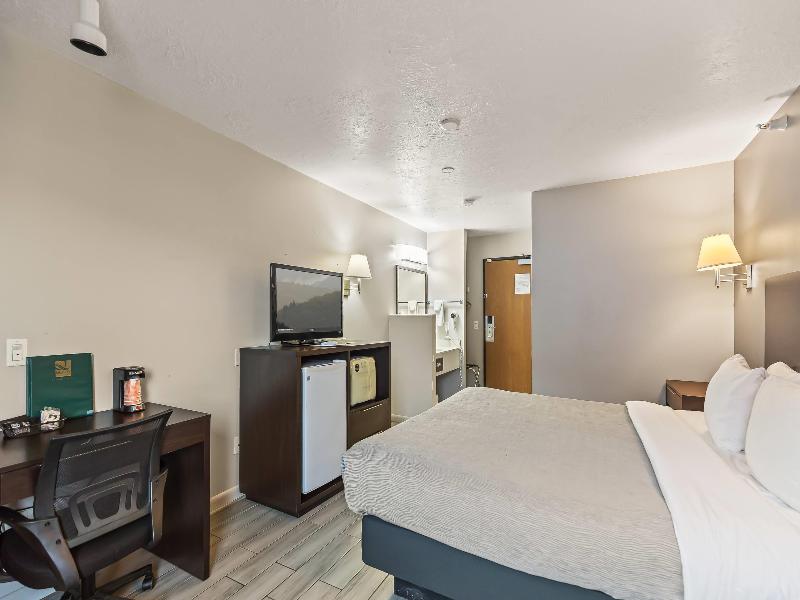 Quality Inn & Suites Salina National Forest Area image