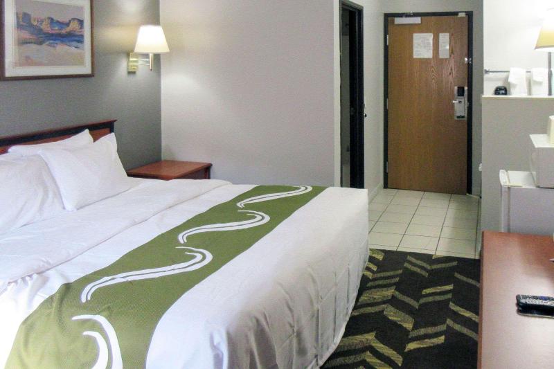 Quality Inn & Suites Salina National Forest Area image
