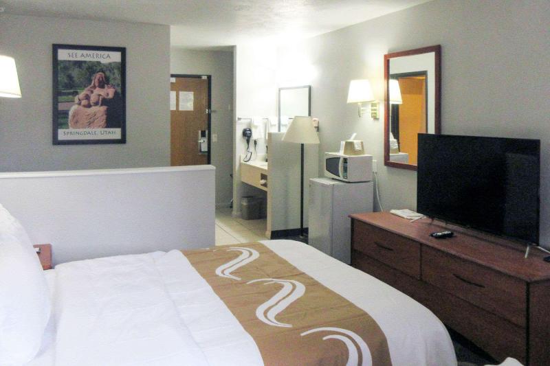 Quality Inn & Suites Salina National Forest Area image
