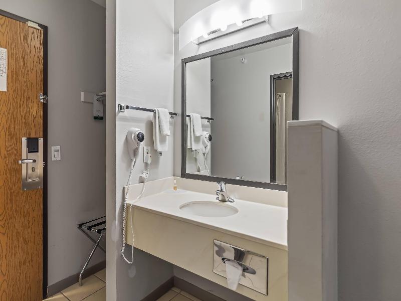 Quality Inn & Suites Salina National Forest Area image