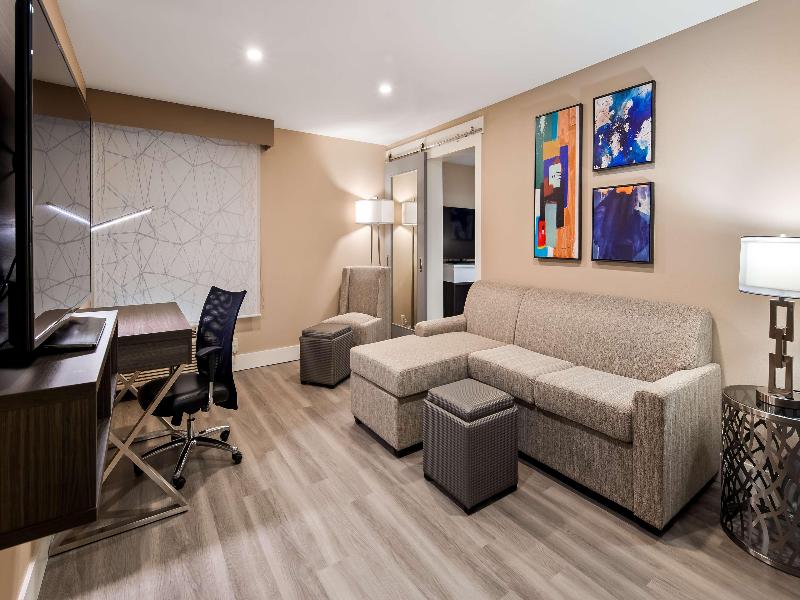 Best Western Plus Greenville I-385 Inn & Suites image