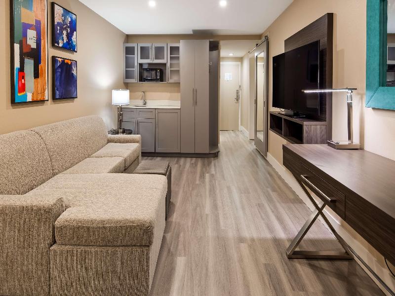Best Western Plus Greenville I-385 Inn & Suites image