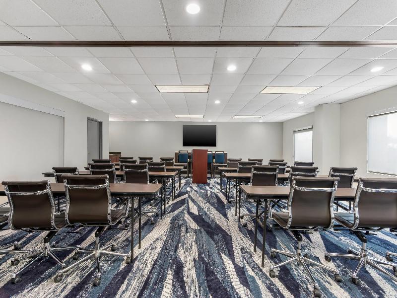 Comfort Inn & Suites Suwanee - Sugarloaf image