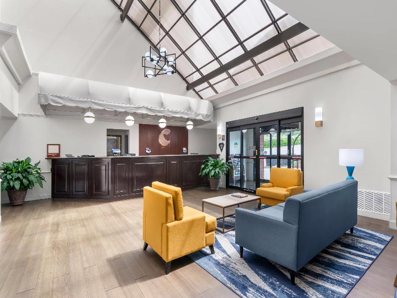 Comfort Inn & Suites Suwanee - Sugarloaf image