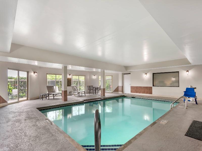 Comfort Inn & Suites Suwanee - Sugarloaf image