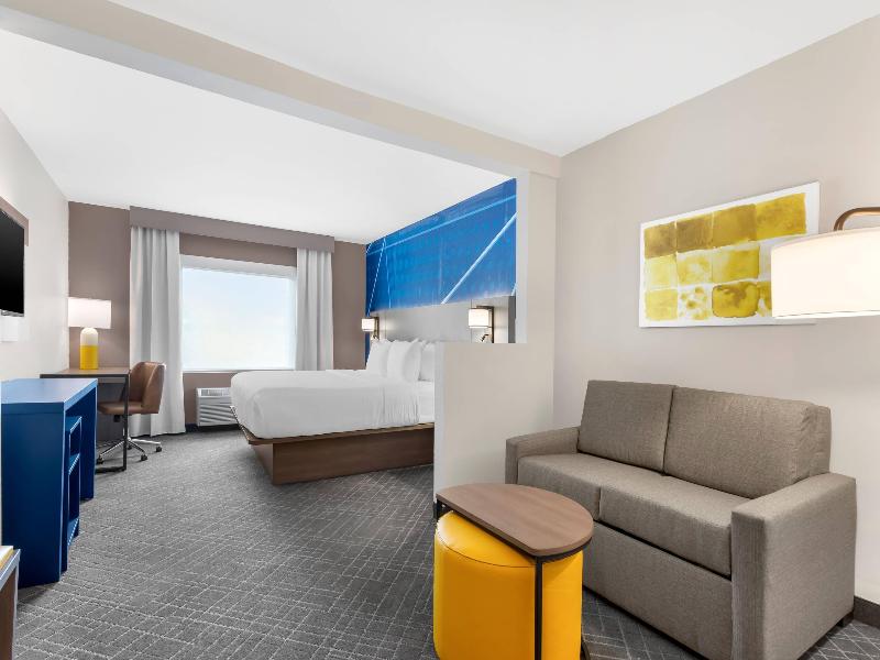 Comfort Inn & Suites Suwanee - Sugarloaf image