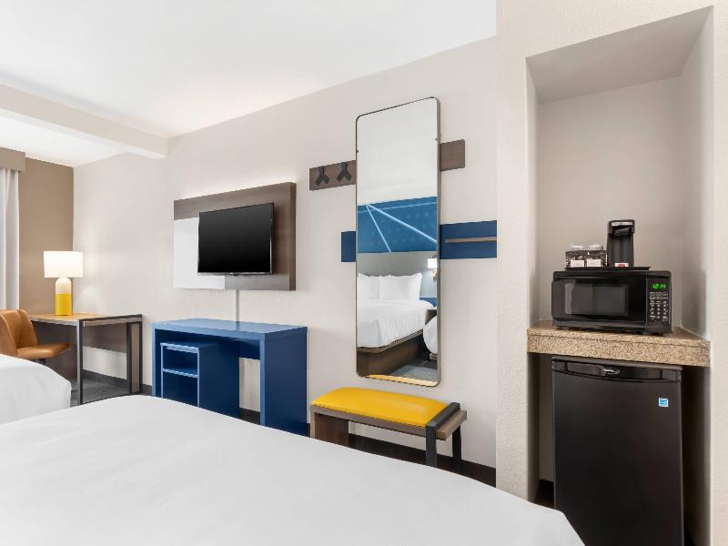 Comfort Inn & Suites Suwanee - Sugarloaf image