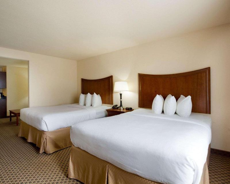 Quality Suites Huntsville image