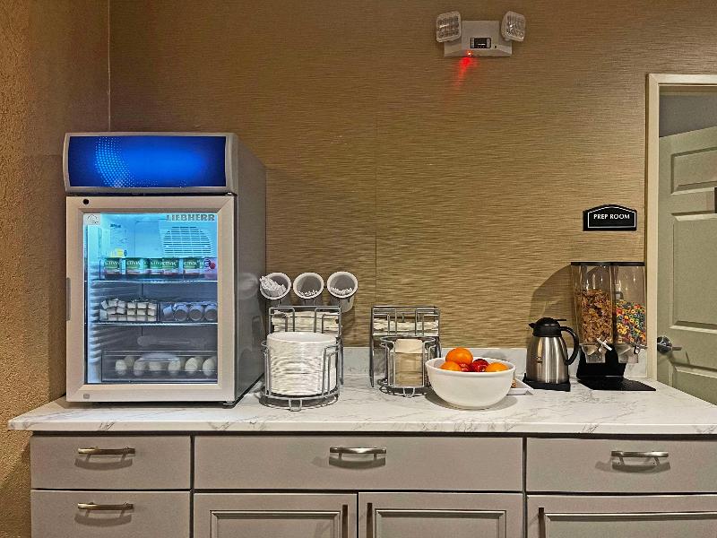 Comfort Suites Peoria Sports Complex image