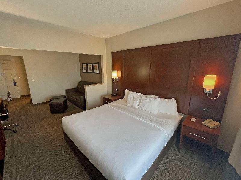 Comfort Suites Peoria Sports Complex image