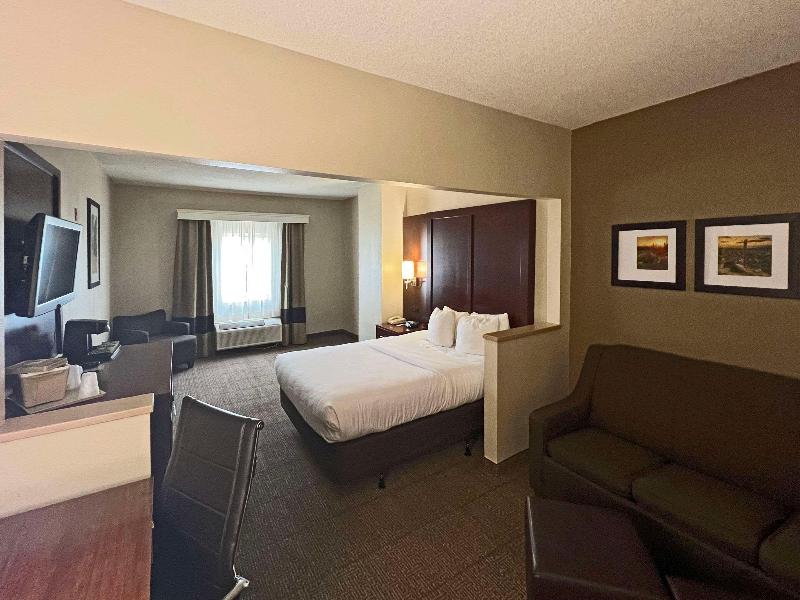 Comfort Suites Peoria Sports Complex image