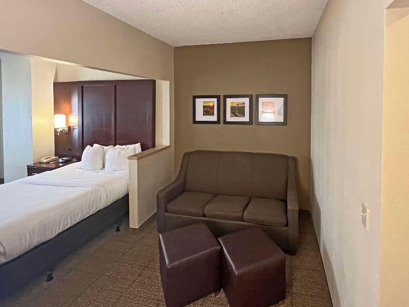 Comfort Suites Peoria Sports Complex image