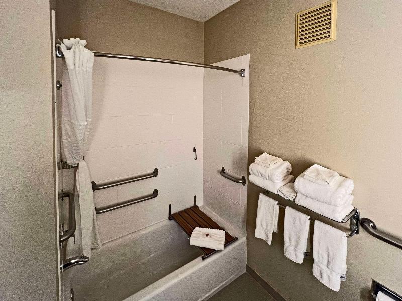 Comfort Suites Peoria Sports Complex image