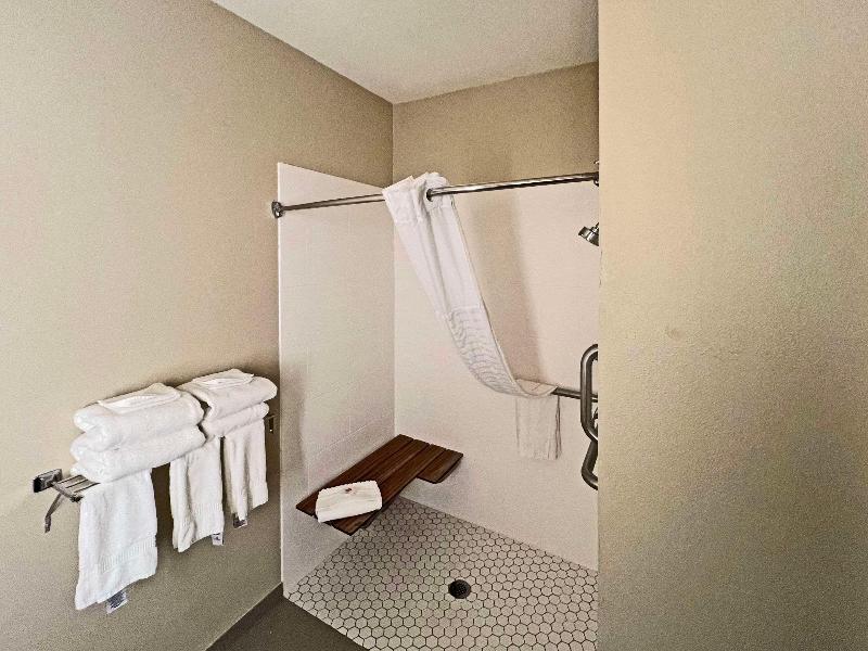Comfort Suites Peoria Sports Complex image