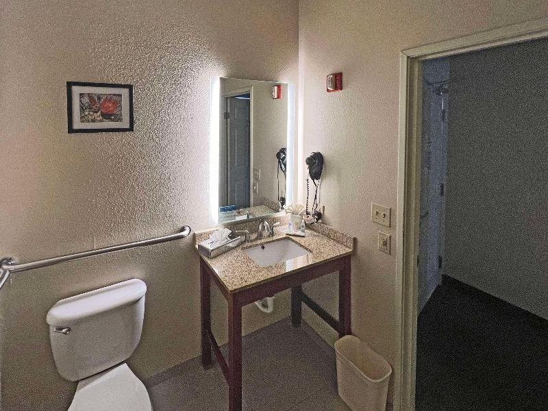 Comfort Suites Peoria Sports Complex image