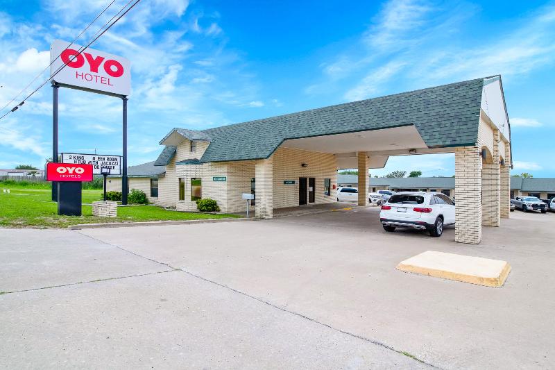 Three Rivers Executive Inn & Suites By OYO image