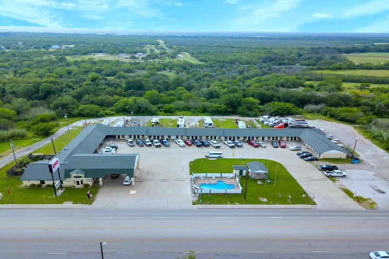 Three Rivers Executive Inn & Suites By OYO image