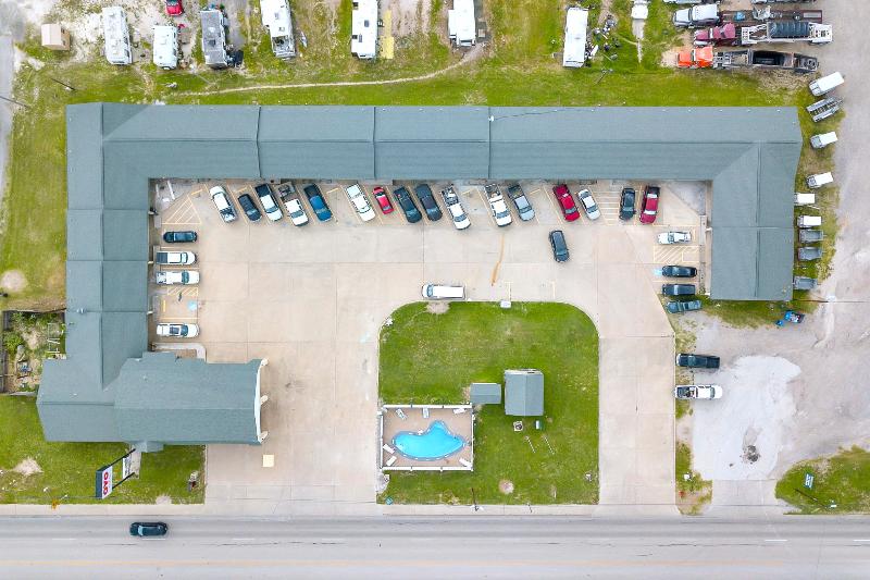 Three Rivers Executive Inn & Suites By OYO image