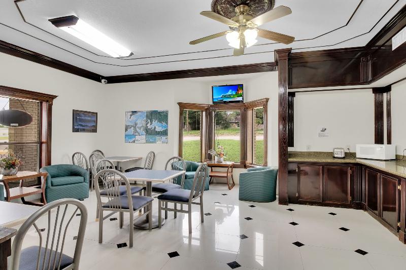 Three Rivers Executive Inn & Suites By OYO image