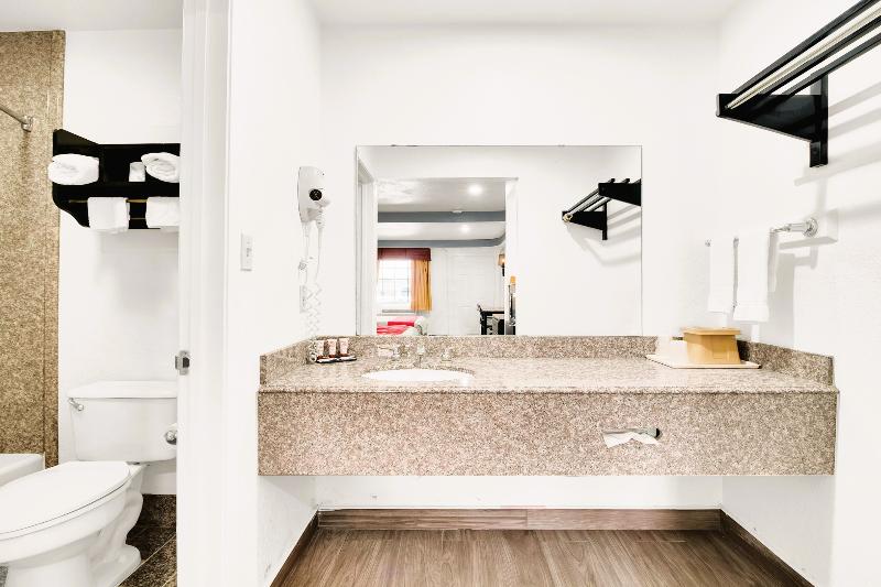 Three Rivers Executive Inn & Suites By OYO image