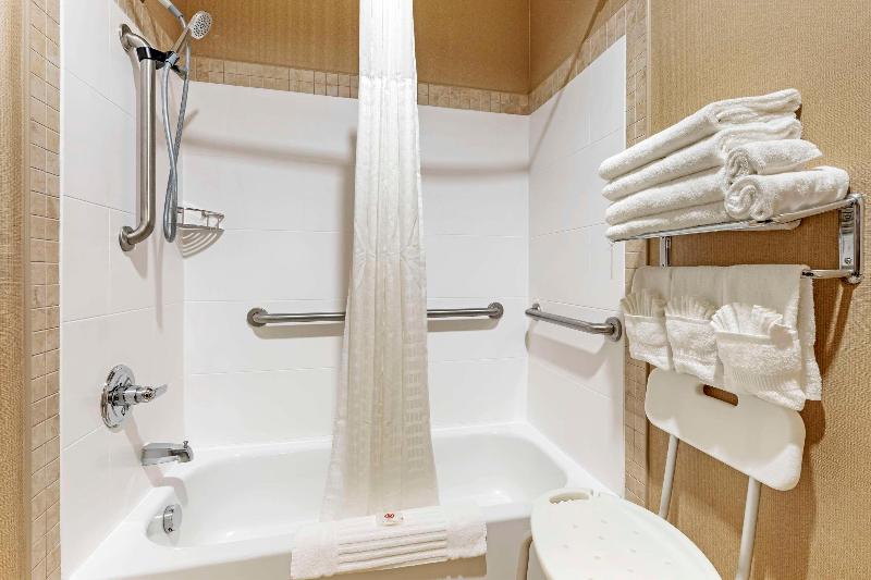 Comfort Suites Palestine Area image