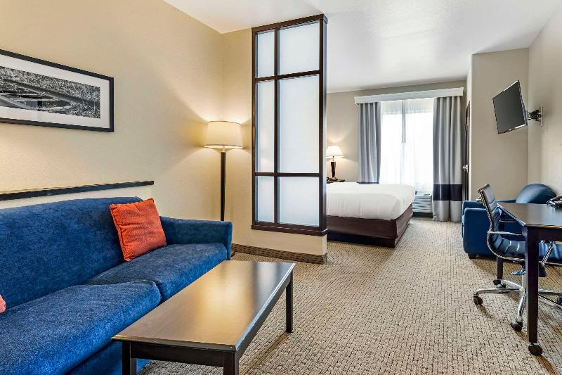 Comfort Suites Palestine Area image