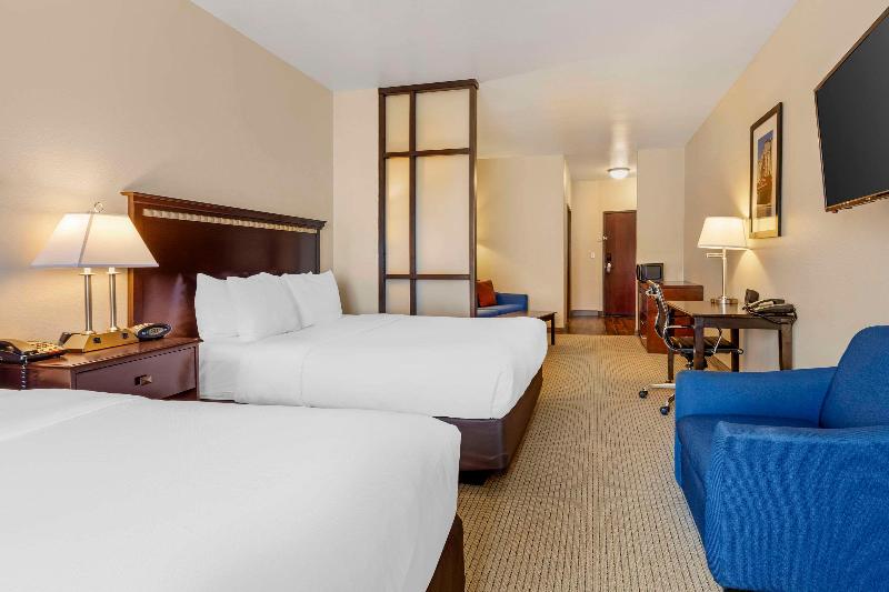 Comfort Suites Palestine Area image