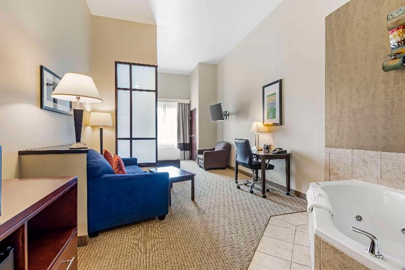 Comfort Suites Palestine Area image