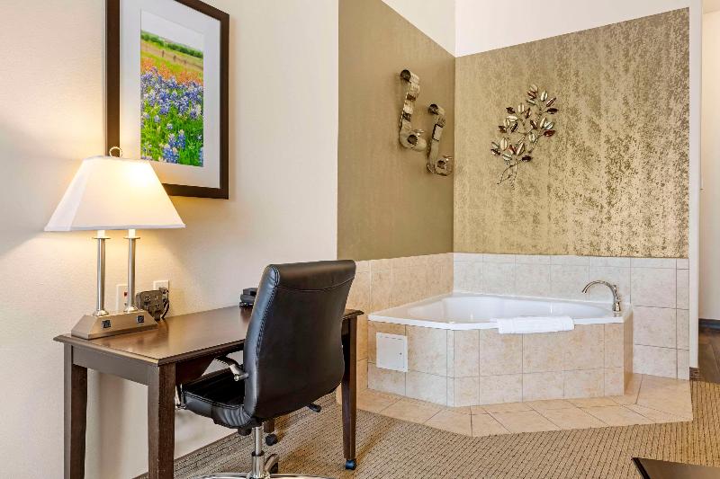 Comfort Suites Palestine Area image