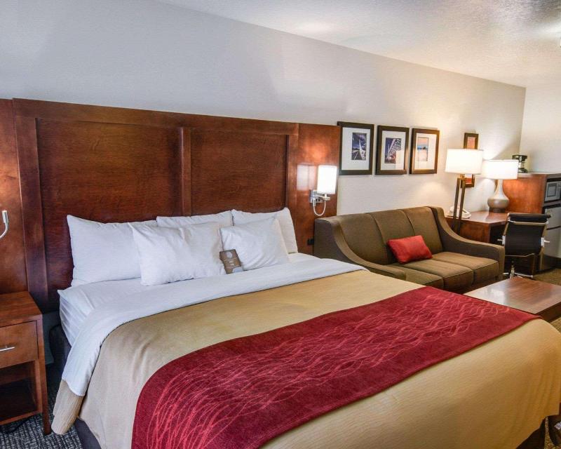 Comfort Inn Redding near I-5 image