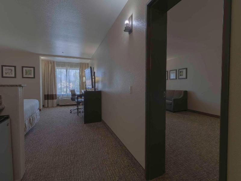 Comfort Inn & Suites Colton image