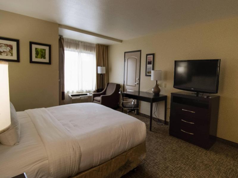 Comfort Inn & Suites Colton image