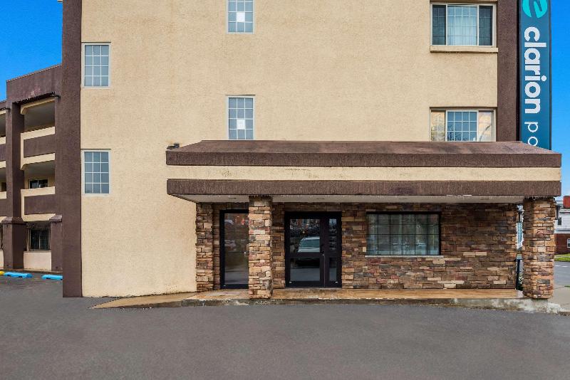 Quality Inn & Suites Downtown image