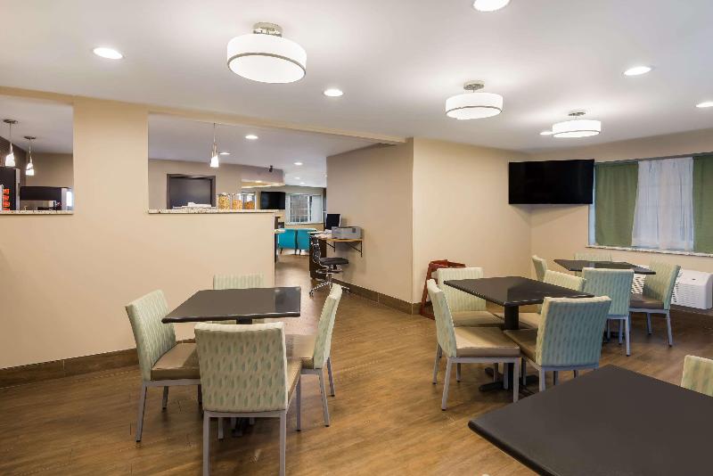 Quality Inn & Suites Downtown image