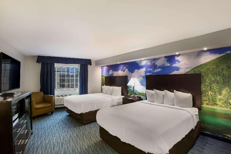 Quality Inn & Suites Downtown image