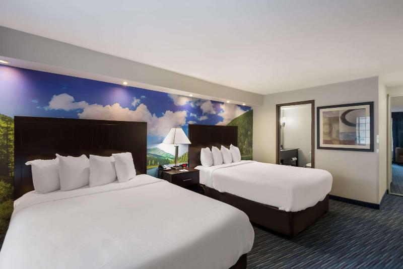 Quality Inn & Suites Downtown image