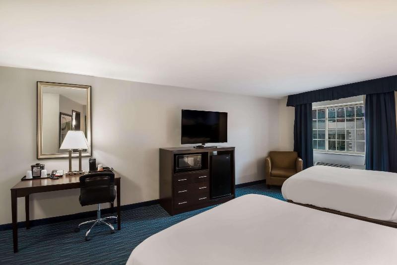 Quality Inn & Suites Downtown image