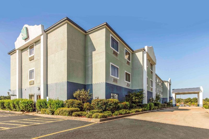 Quality Inn AND Suites Jackson Int