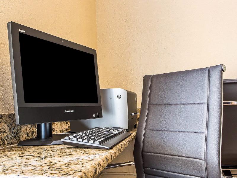 Comfort Suites Lansing image