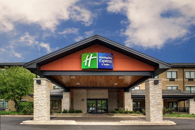 Holiday Inn Express & Suites Aurora- Napervillle