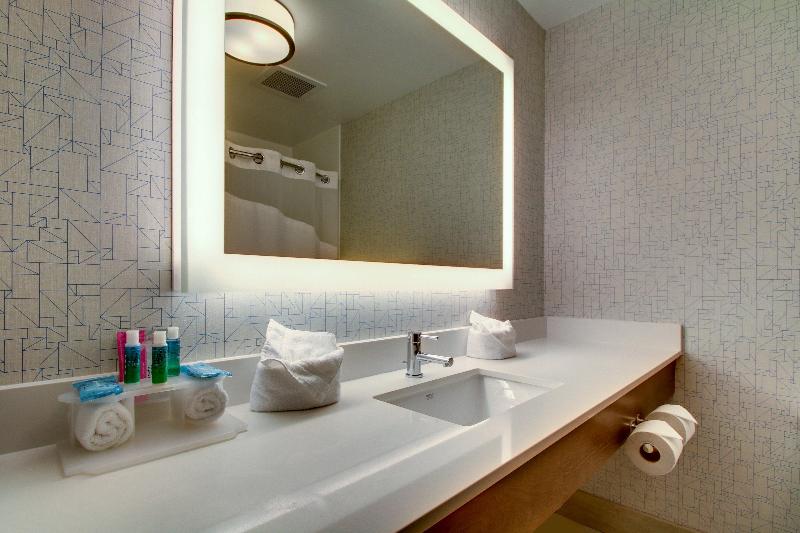 Holiday Inn Express & Suites Aurora- Napervillle image