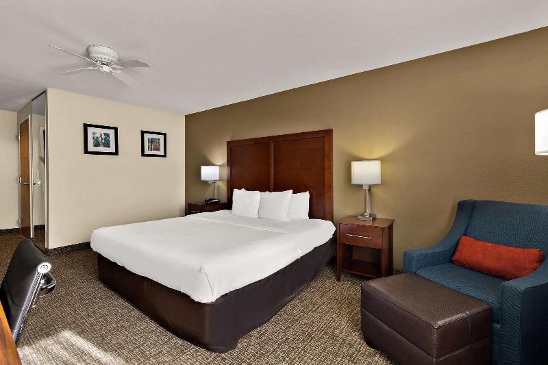 Comfort Inn & Suites Sequoia Kings Canyon image