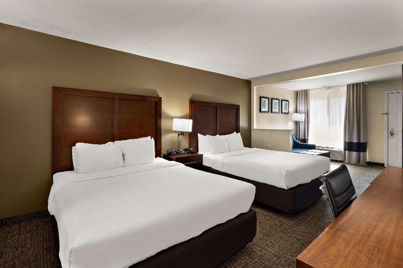 Comfort Inn & Suites Sequoia Kings Canyon image