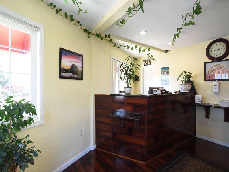 Morro Bay Beach Inn image