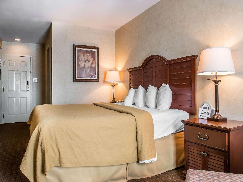 Quality Inn Pittsburgh Airport image