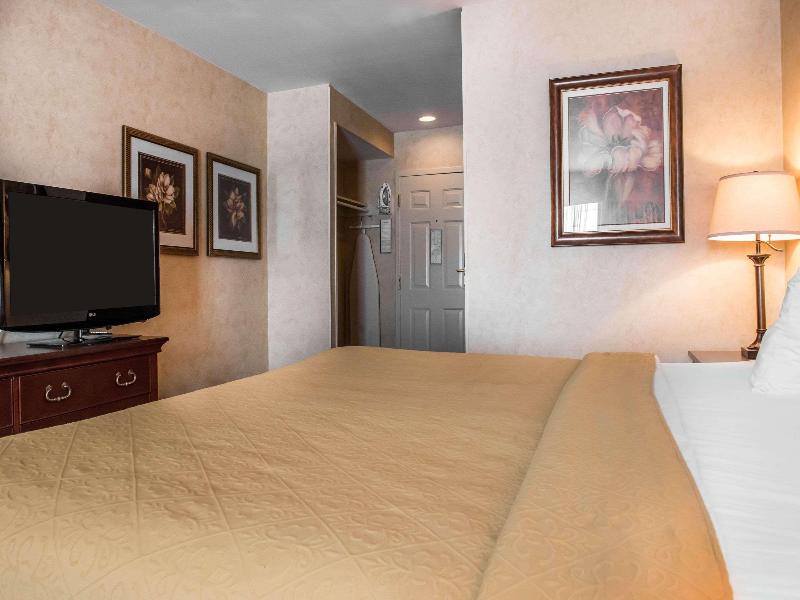 Quality Inn Pittsburgh Airport image