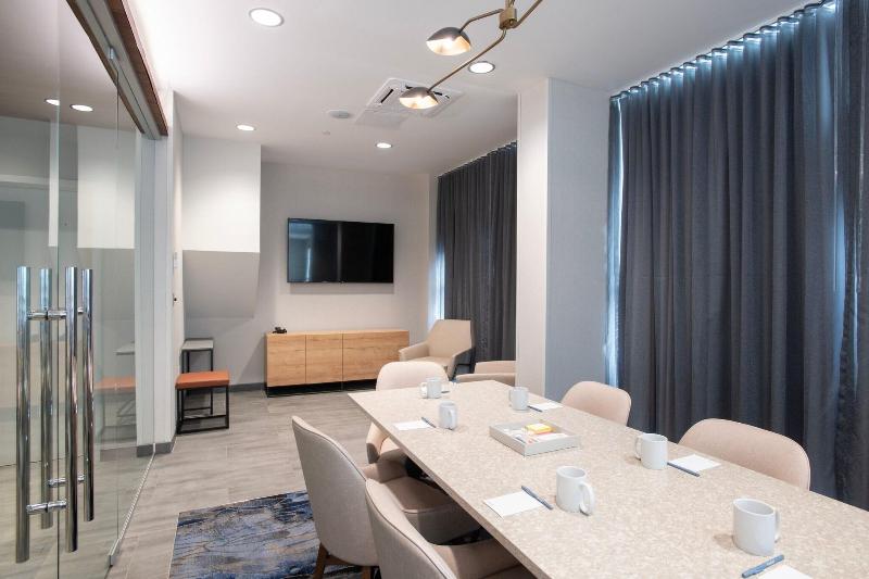 Fairfield Inn & Suites by Marriott Newport image